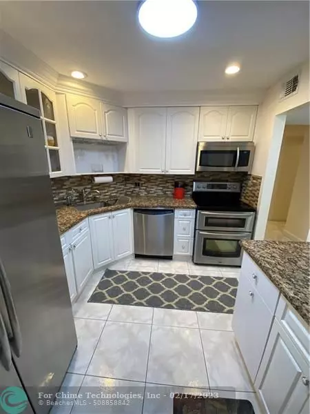 Lauderhill, FL 33319,6361 N FALLS CIR DR  #202