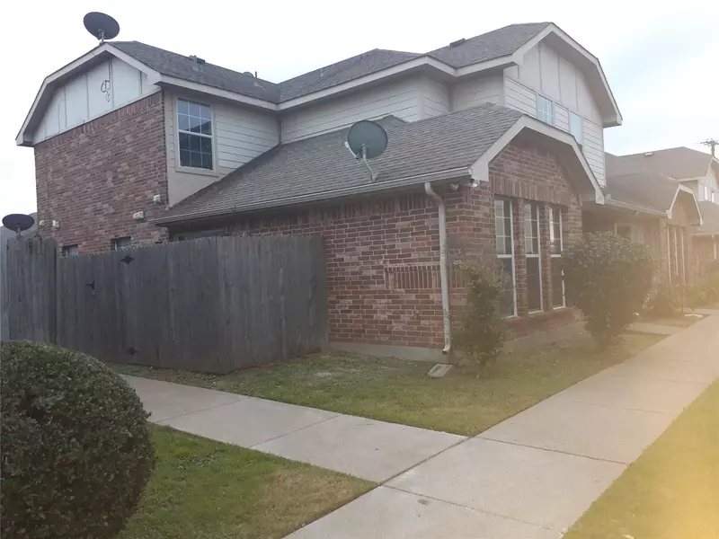 611 ORIOLE Boulevard #302, Duncanville, TX 75116