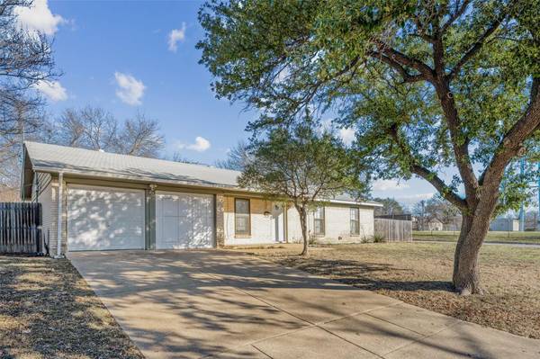 8112 Beechwood Drive, Benbrook, TX 76116