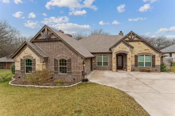 411 Bonita Drive, Granbury, TX 76049