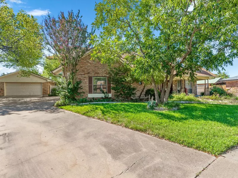 2802 Wood Wind Drive, Pantego, TX 76013