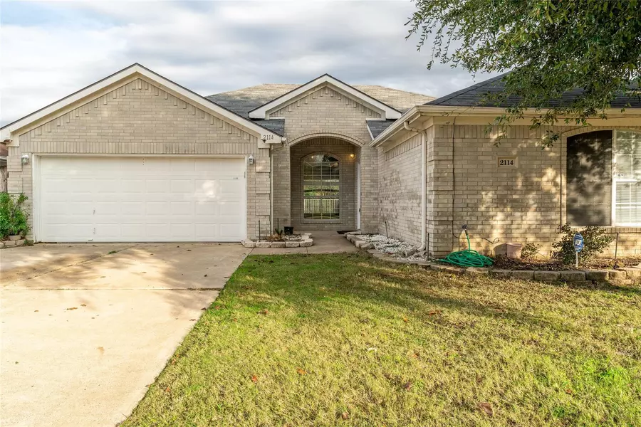 2114 Hickory Wood Trail, Arlington, TX 76018