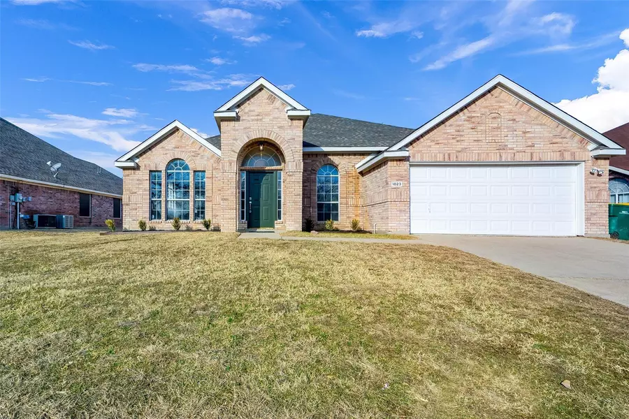 1023 Streamside Drive, Cedar Hill, TX 75104