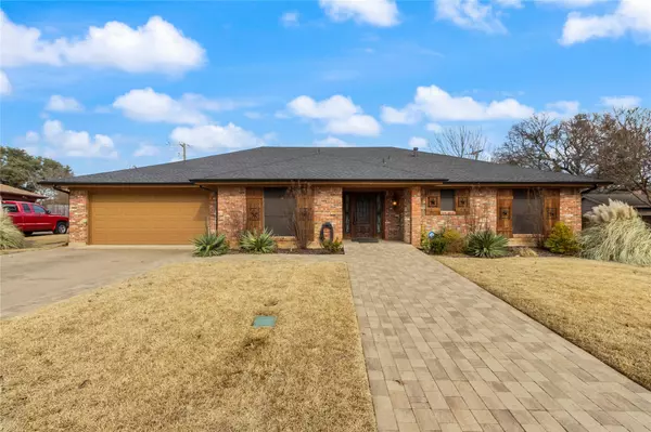 903 Curtis Drive, Arlington, TX 76012