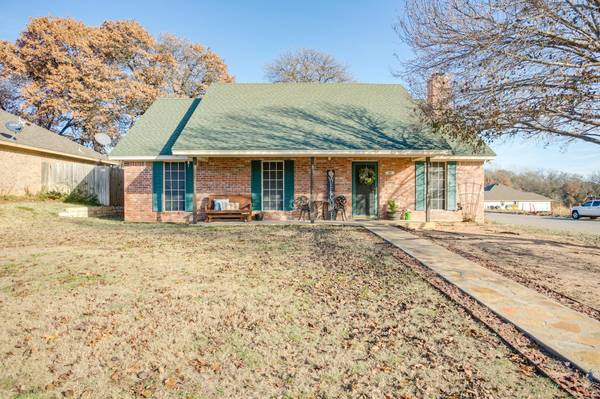 102 Whiterock Court, Weatherford, TX 76086