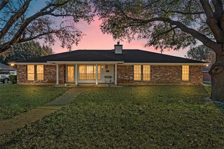 1005 S Harrison Street, West, TX 76691