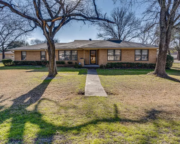 901 Sunrise Drive, Ennis, TX 75119