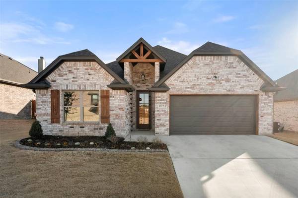 1217 Bear Creek Avenue, Weatherford, TX 76086