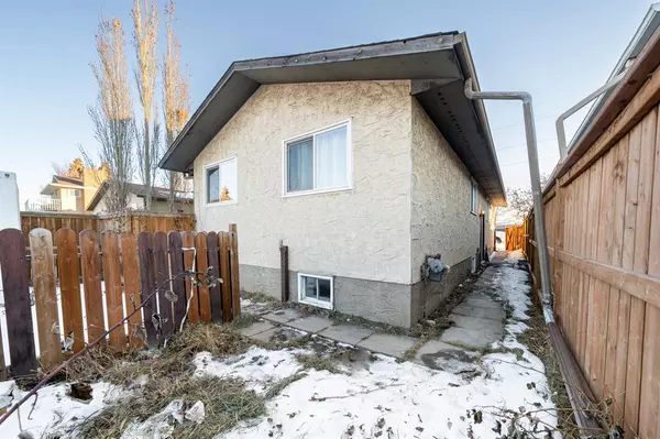 Calgary, AB T2E 7C2,170 Maunsell Close NE