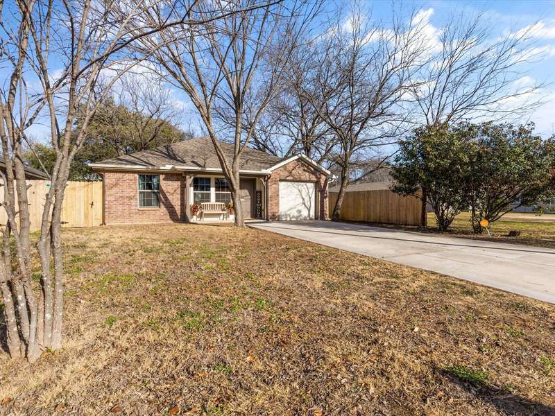 1316 N Robinson Street, Cleburne, TX 76031