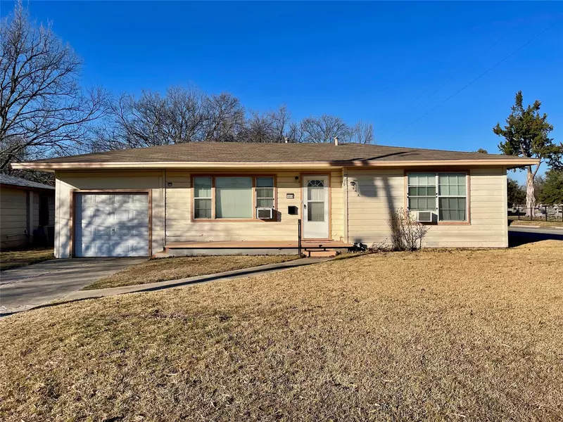 1619 Elizabeth Street, Gainesville, TX 76240