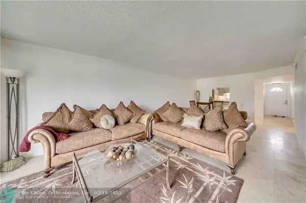 Pembroke Pines, FL 33025,9923 S Hollybrook Lake Dr  #202