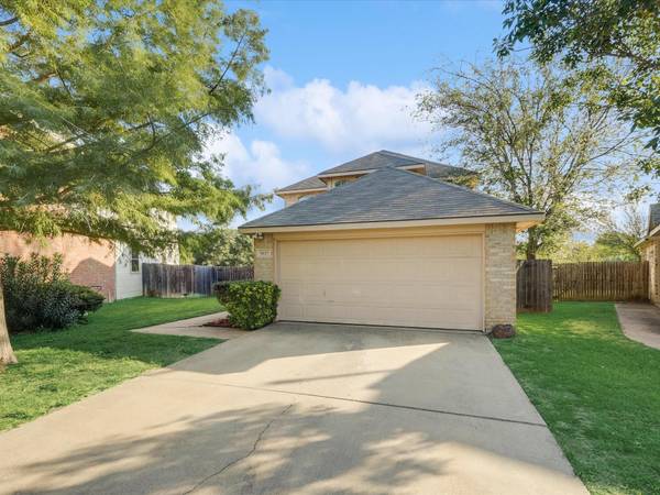 5037 Glenscape Trail, Fort Worth, TX 76137