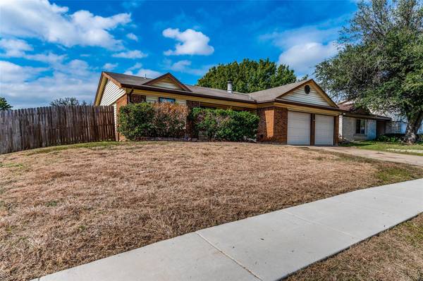 6501 Lampe Drive, Watauga, TX 76148