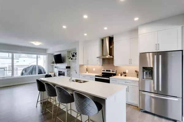 Calgary, AB T3B 6J5,153 Crestridge Common SW