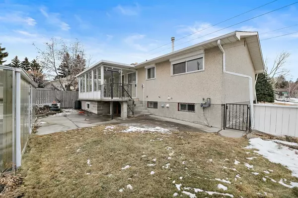 Calgary, AB T2K 4T8,7740 Hunterquay RD NW