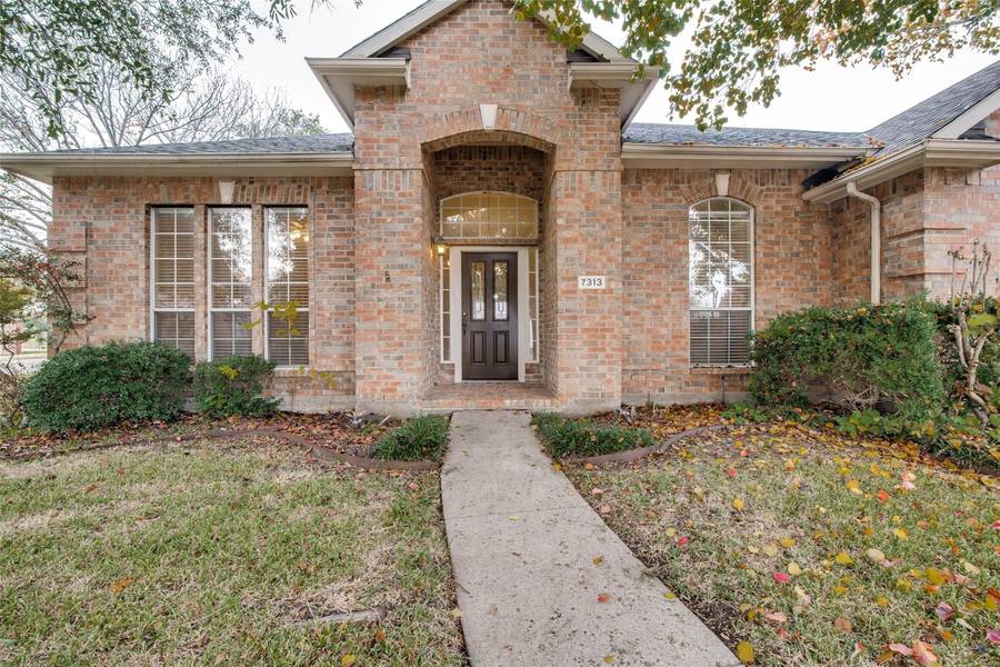 7313 Silverthorn Drive, Rowlett, TX 75089