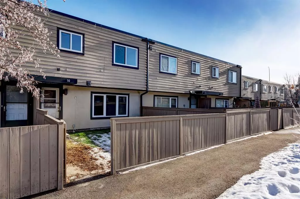 Calgary, AB T3E 3H4,3809 45 ST SW #10