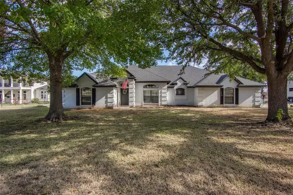 7769 Berry Road,  Burleson,  TX 76028