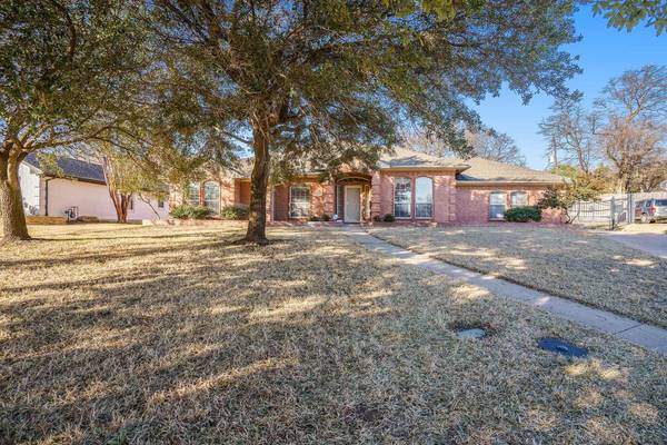 1251 Wendy Court, Kennedale, TX 76060