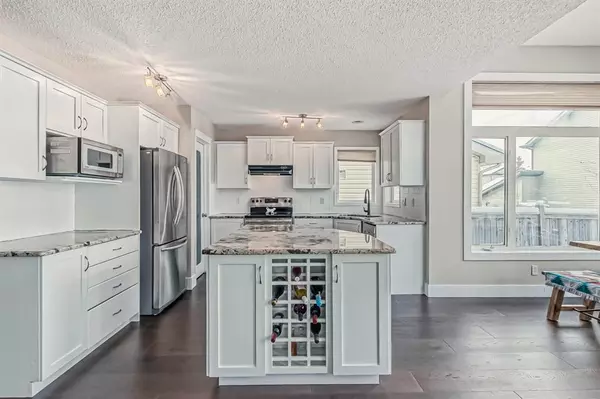 Calgary, AB T3H5B2,114 Wentworth WAY SW