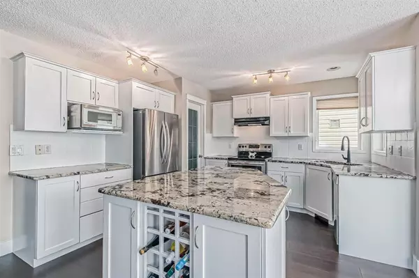 Calgary, AB T3H5B2,114 Wentworth WAY SW