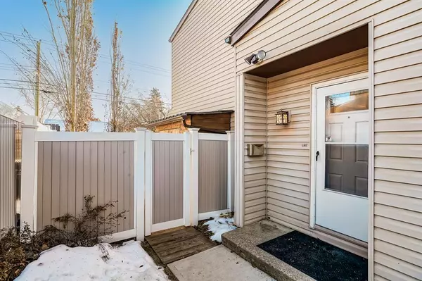 Calgary, AB T2J 4L4,9930 Bonaventure DR SE #401