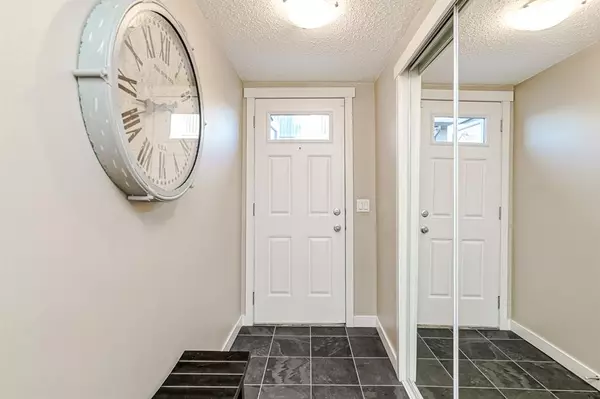 Calgary, AB T2J 4L4,9930 Bonaventure DR SE #401