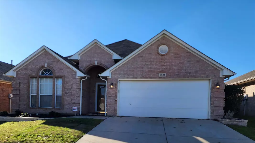 8845 Sunset Trace Drive, Fort Worth, TX 76244