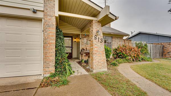 813 Via Avenida, Mesquite, TX 75150