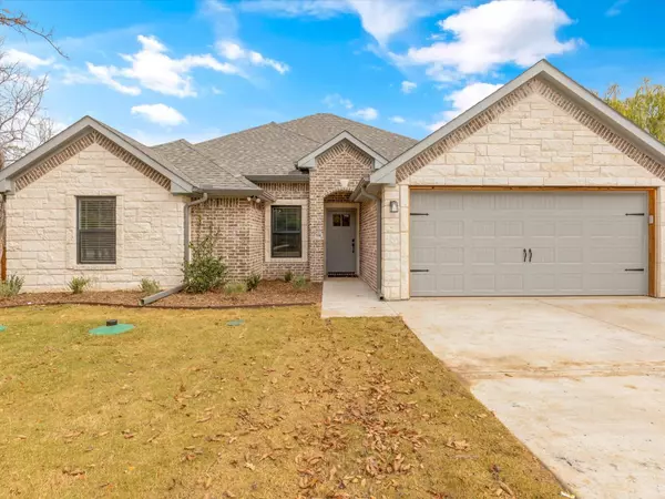 Granbury, TX 76049,300 Yucca Court