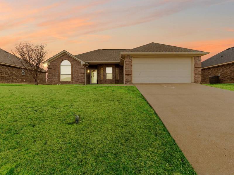 127 Chambers Creek Circle, Maypearl, TX 76064