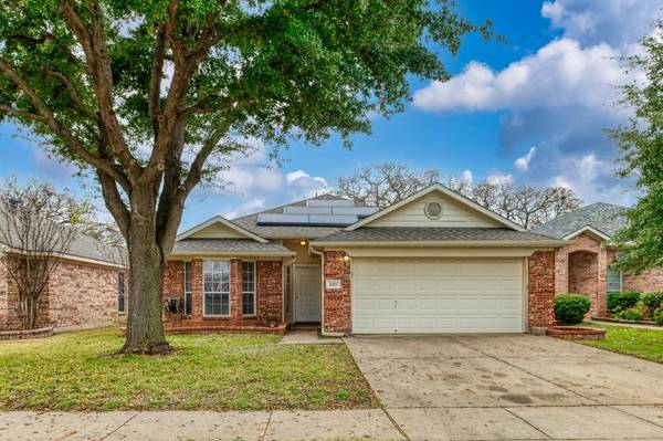 225 Shadow Grass Avenue, Fort Worth, TX 76120