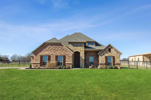 204 Lone Star Way,  Godley,  TX 76044