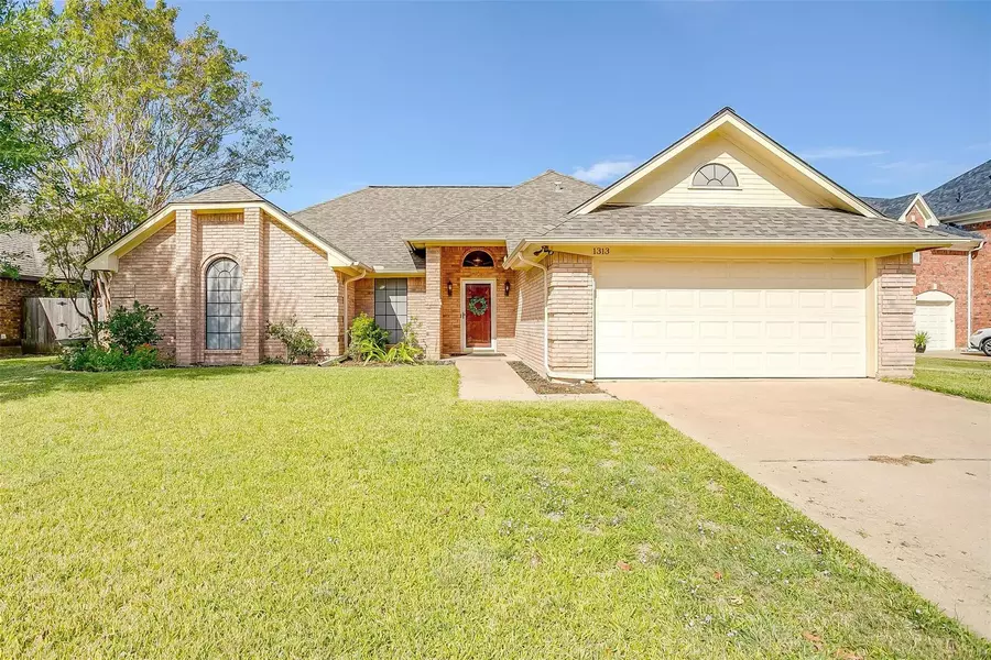 1313 Concho Drive, Benbrook, TX 76126