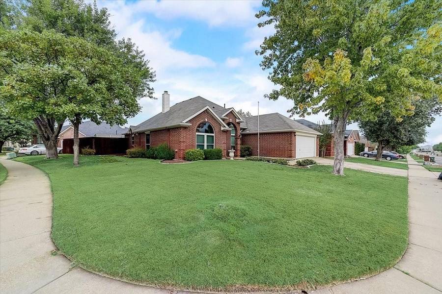 319 Fort Edward Drive, Arlington, TX 76002