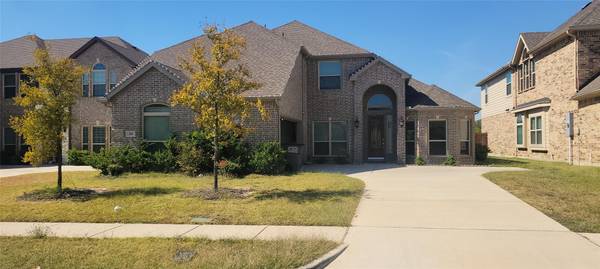 205 Pinewood Avenue, Red Oak, TX 75154