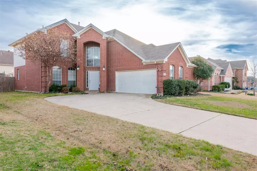 5516 Lawnsberry Drive, Fort Worth, TX 76137