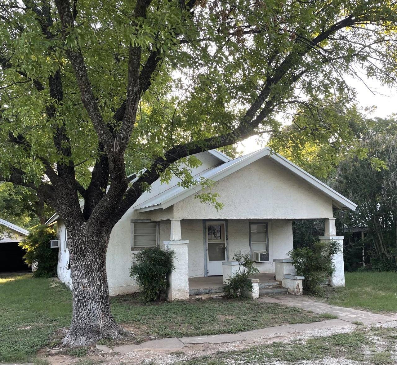 Seymour, TX 76380,104 S Donald