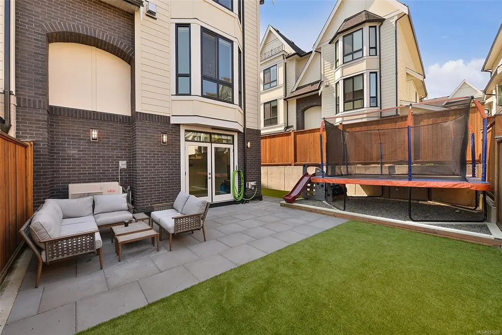 Langford, BC V9B 0Y4,2986 Burlington Cres