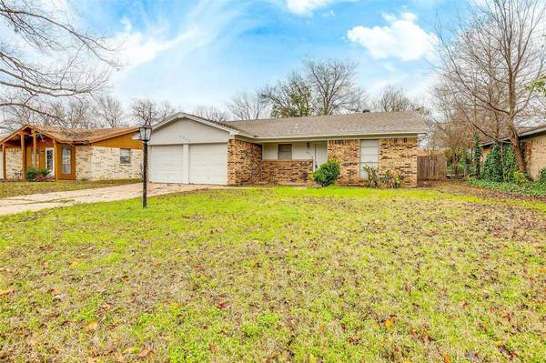 6913 Maryhill Road, Forest Hill, TX 76140