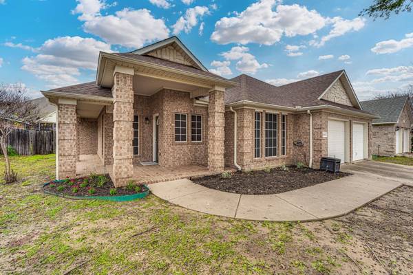 5872 Ivy Glen Drive, Grand Prairie, TX 75052