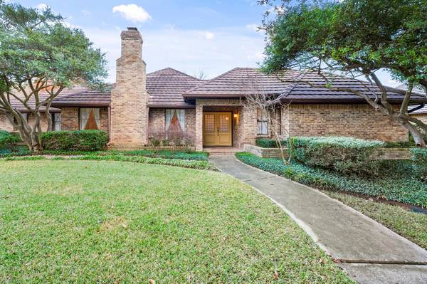 805 Loch Lomond Drive, Arlington, TX 76012