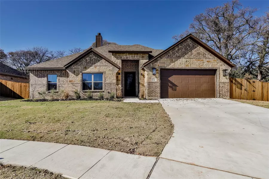 540 Woodland Drive, Azle, TX 76020