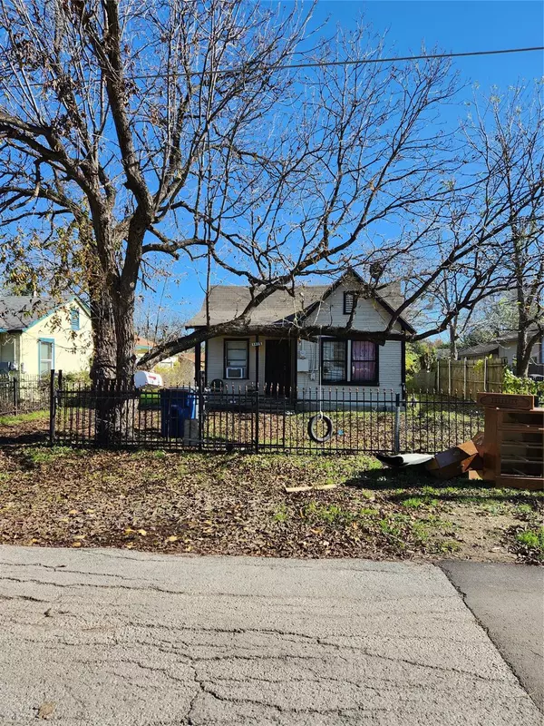 1018 N Tatum Avenue, Dallas, TX 75211