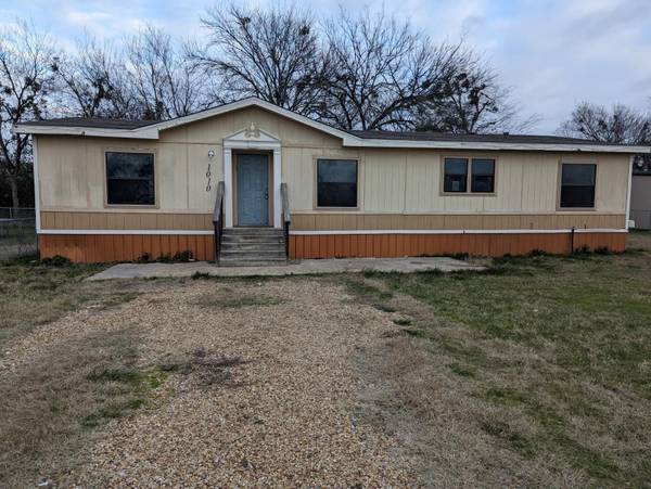 1010 S Wilks Way Drive, Mabank, TX 75147