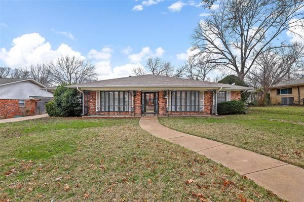 4204 Dawn Drive, Benbrook, TX 76116