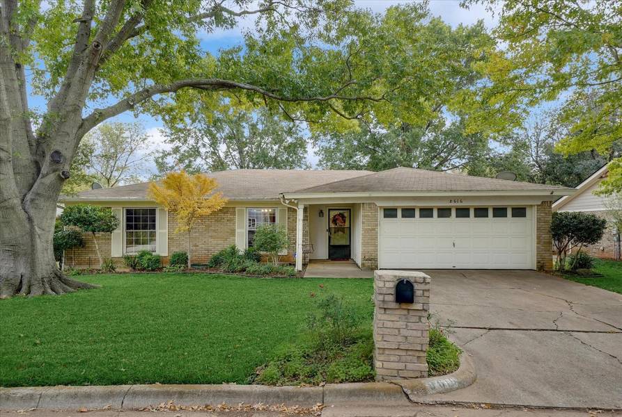 8616 Crestview Drive, North Richland Hills, TX 76182