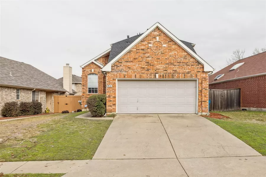 915 Winterstone Drive, Lewisville, TX 75067