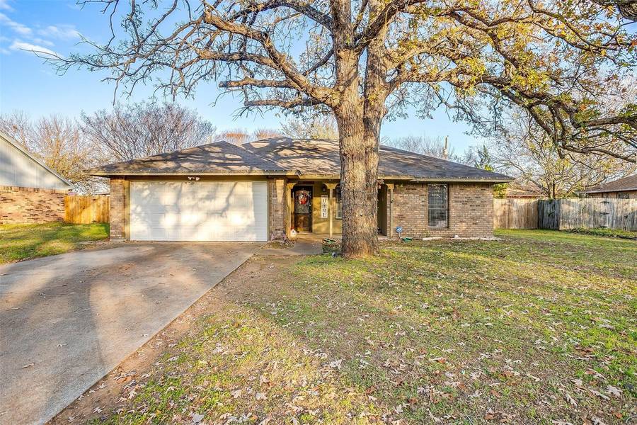 609 Henderson Street, Joshua, TX 76058